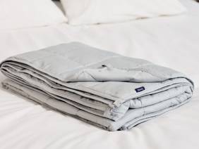 Emma Hug Weighted Blanket1