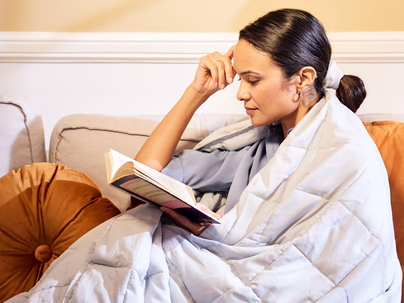 Emma Hug Weighted Blanket1