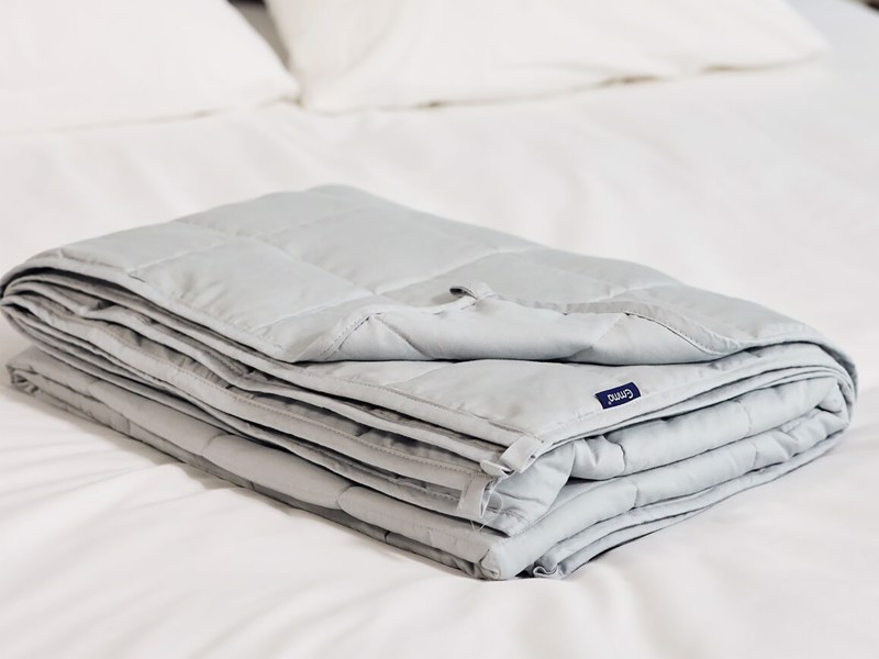 Emma Hug Weighted Blanket2