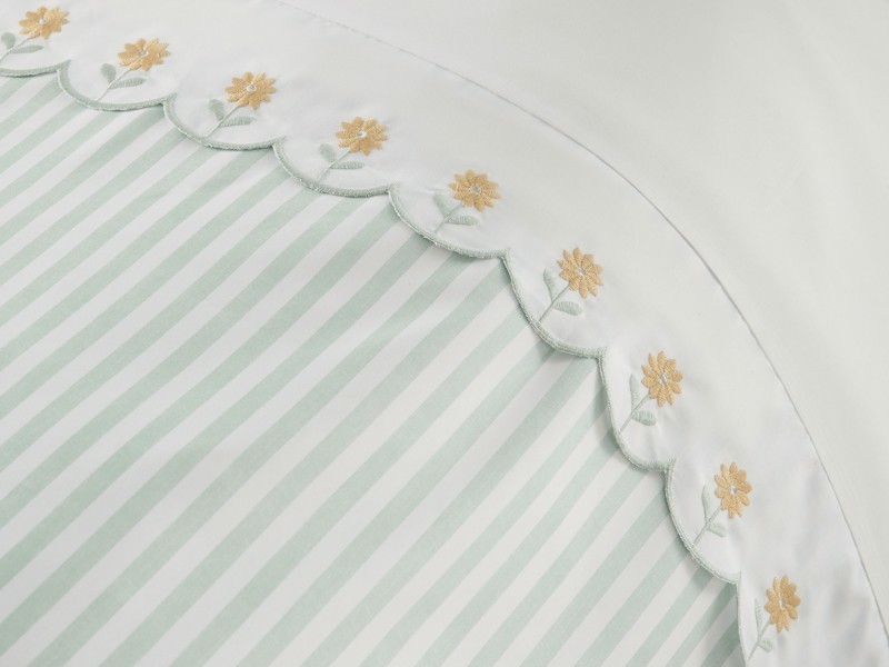 Catherine Lansfield Embroidered Daisy Duvet Cover Set4
