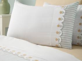 Catherine Lansfield Embroidered Daisy Duvet Cover Set2