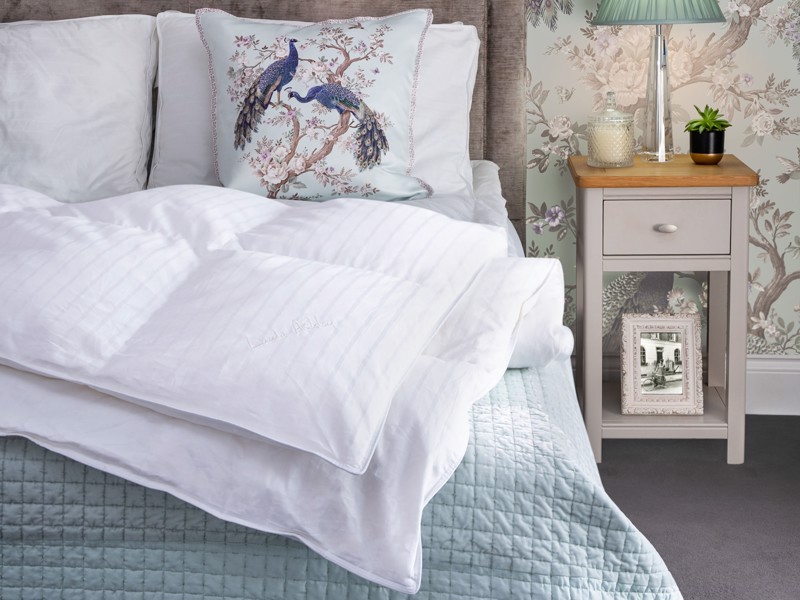 Light hotsell feather duvet